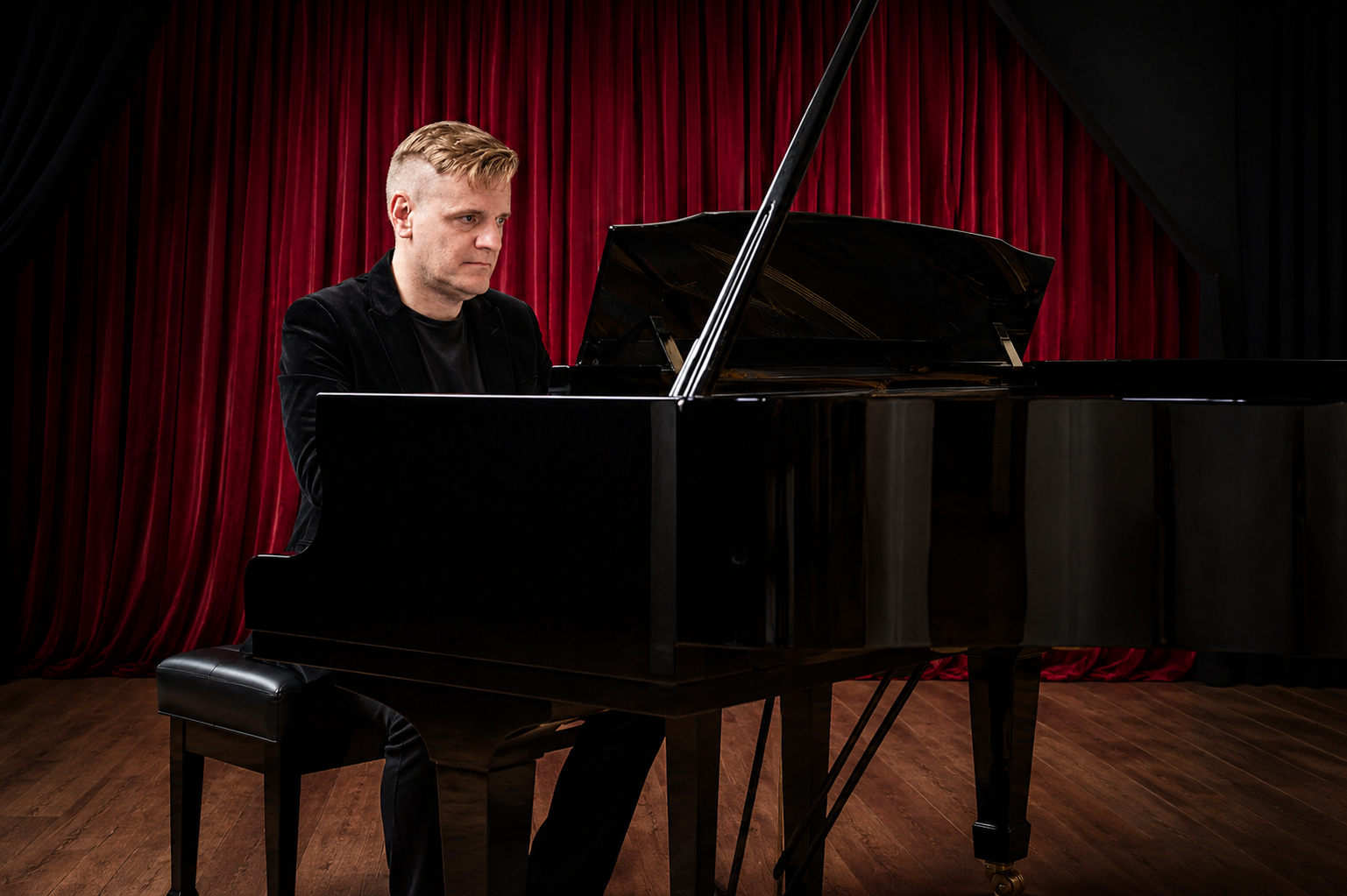 Loris Favero al pianoforte